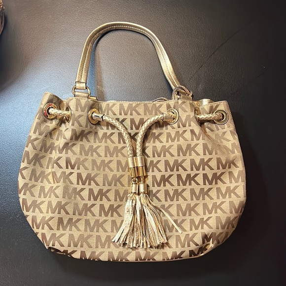 Michael Kors Handbags - Michael Kors Cinch Tote Bag